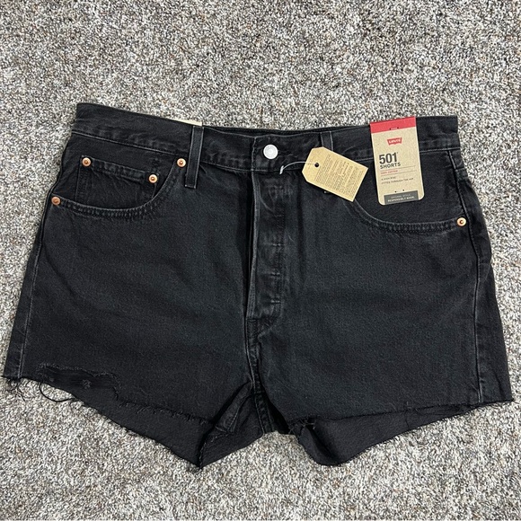 Levi's NWT Women’s 501 High Rise Black Denim Shorts size 33 Mom Short - Picture 1 of 12